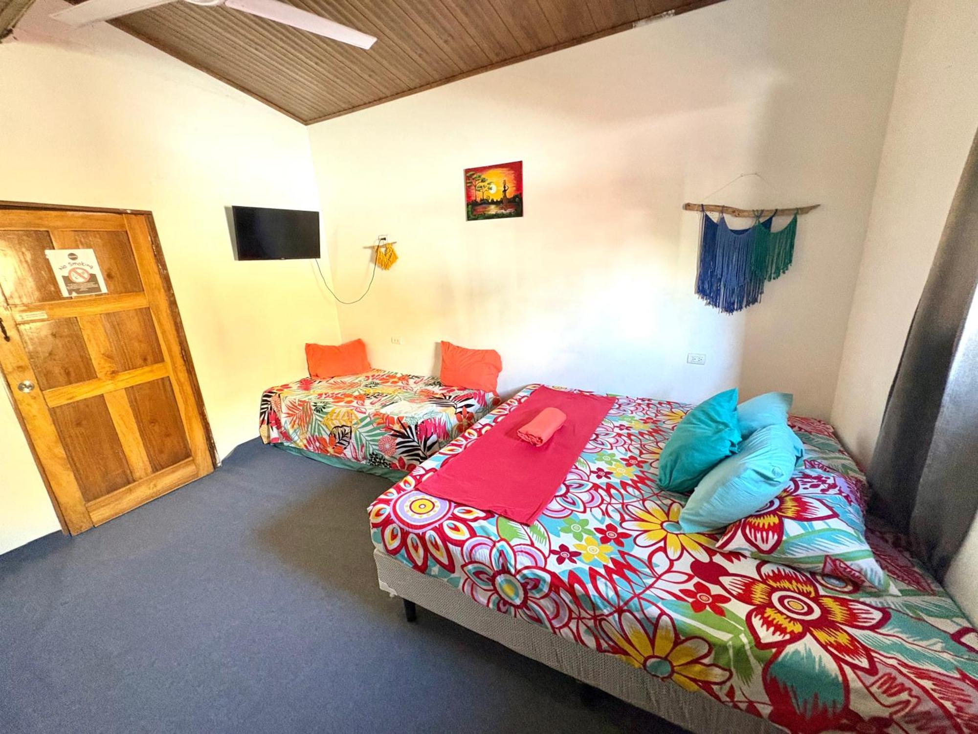 Passifloras Hostel Quepos Exterior photo